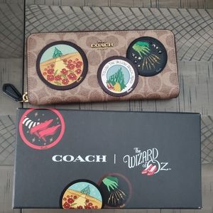 Coach Coated Canvas Signature Wizard of Oz Slim Accordion Zip Wallet. Pre-owned.